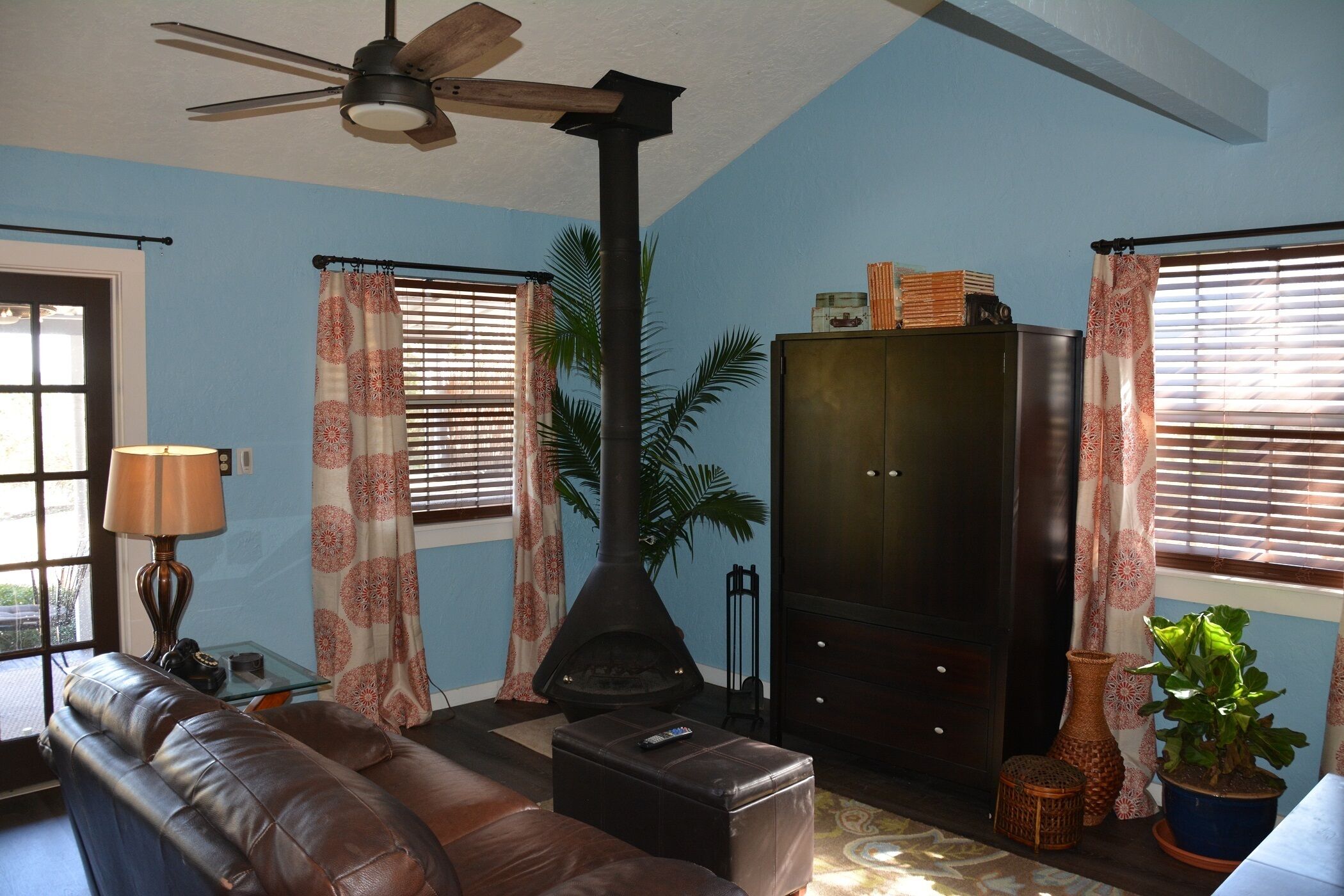 Relaxing Cozy Private Cottage with Hot Tub