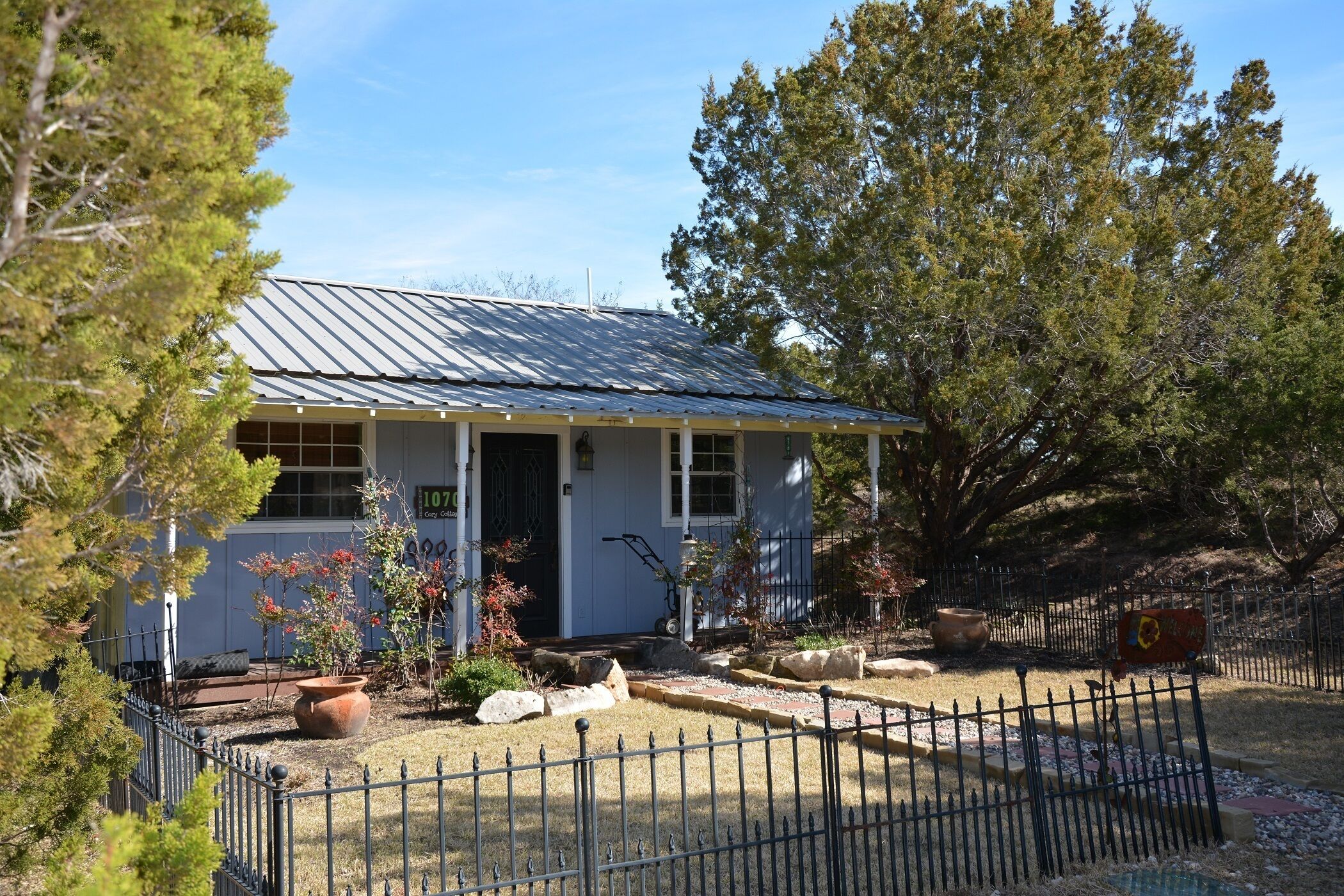 Relaxing Cozy Private Cottage with Hot Tub