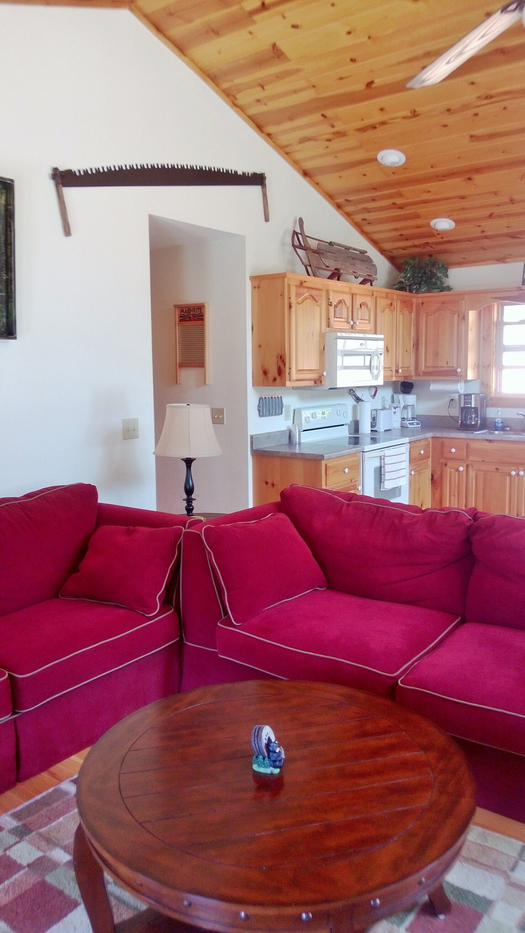 HICKORY NUT HIDE-A-WAY *5.5  MILES FROM LAKE HIWASSEE NC*