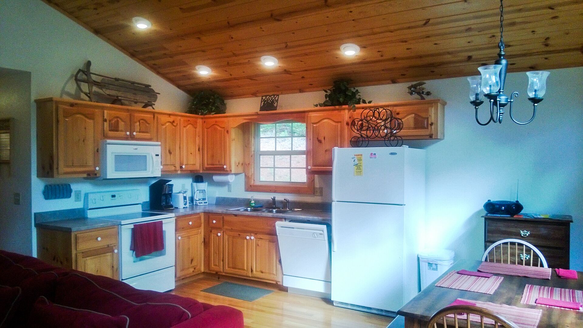 HICKORY NUT HIDE-A-WAY *5.5  MILES FROM LAKE HIWASSEE NC*