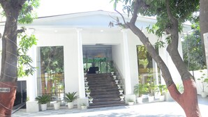 Unclassified image, 4 of 24, button - Corbett Treff Hotel (Ramnagar)