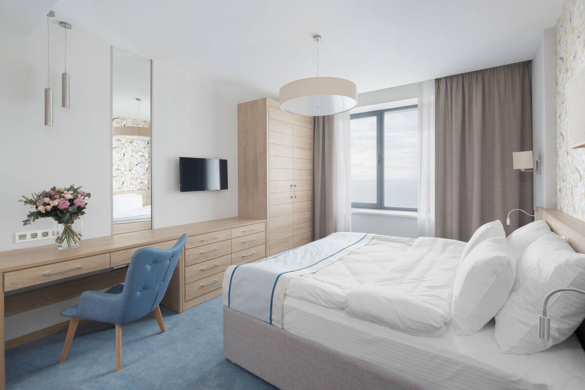 Exclusive Suite | In-room safe, individually decorated, individually furnished, desk