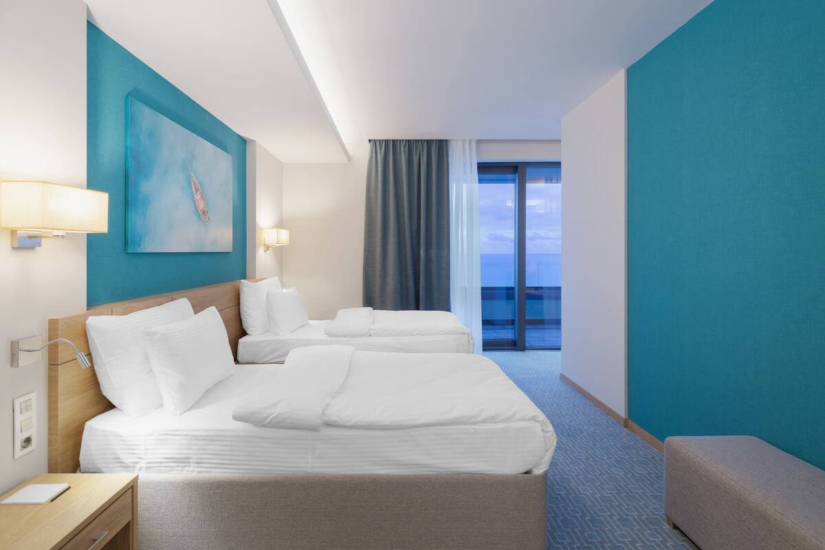 Junior Suite, 2 Twin Beds | In-room safe, individually decorated, individually furnished, desk
