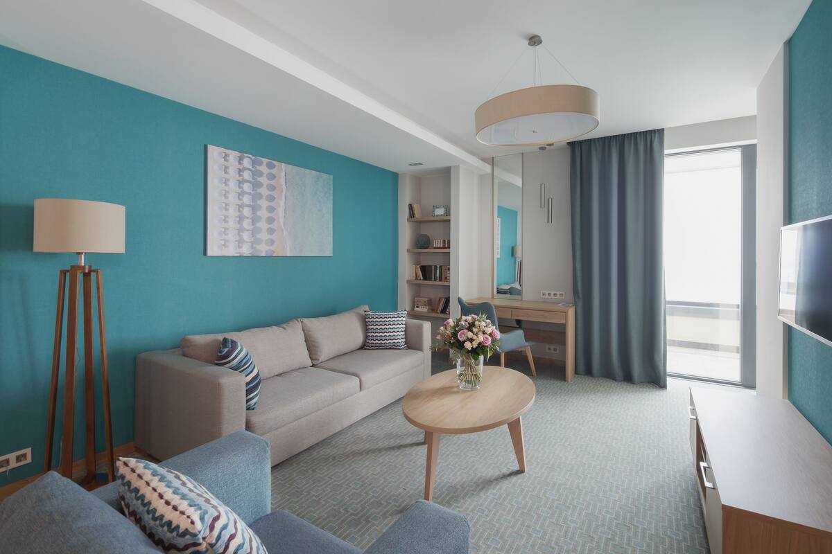 Junior Suite, 1 King Bed | In-room safe, individually decorated, individually furnished, desk