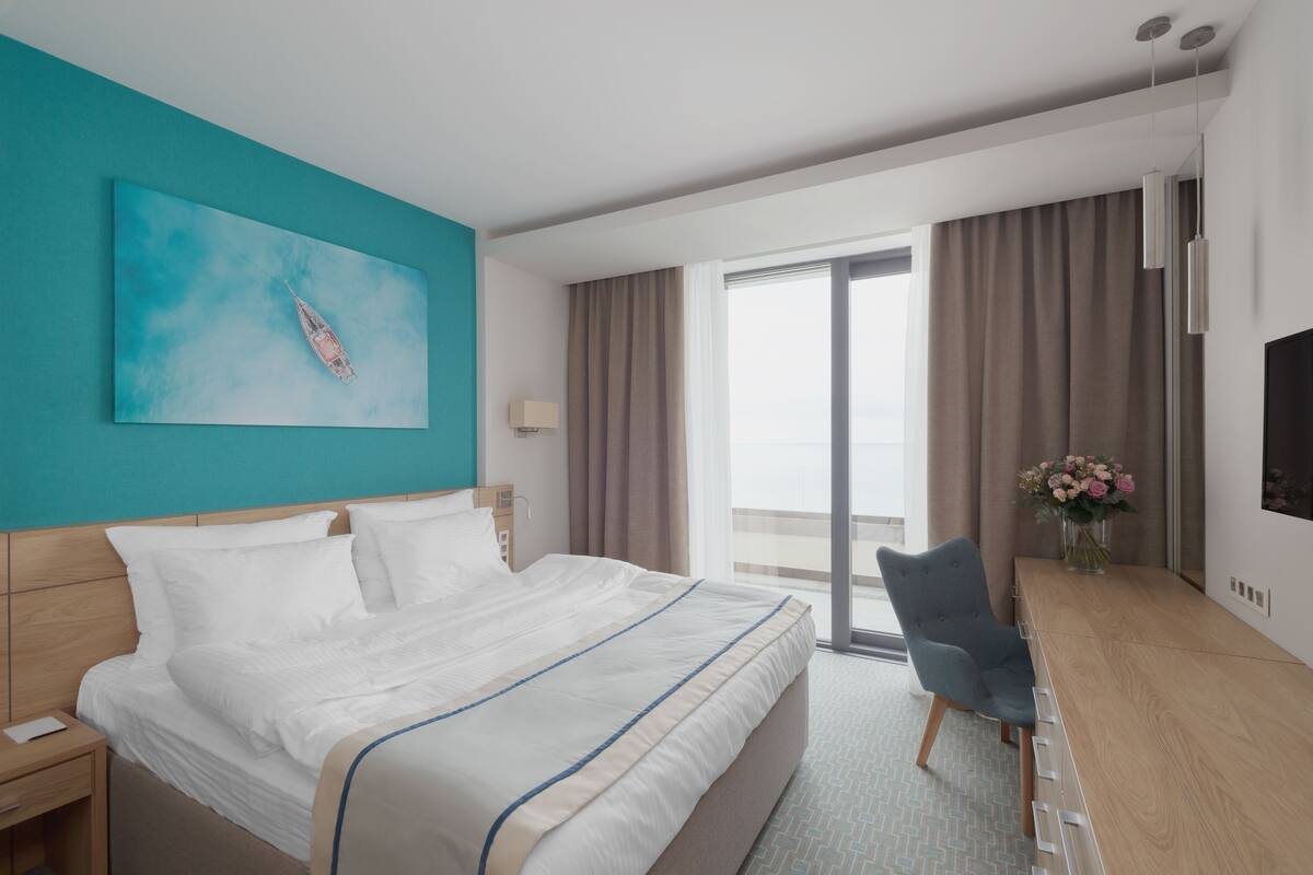 Superior Suite | In-room safe, individually decorated, individually furnished, desk