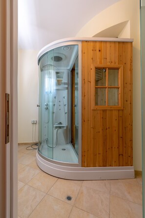 Indoor spa tub