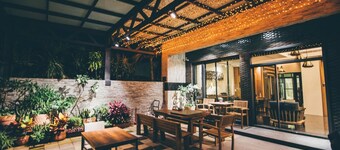 MAMBO Boutique Hotel