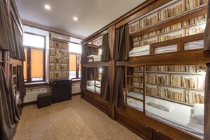 Bed in 10-bed Mixed Dormitory Room, Babel