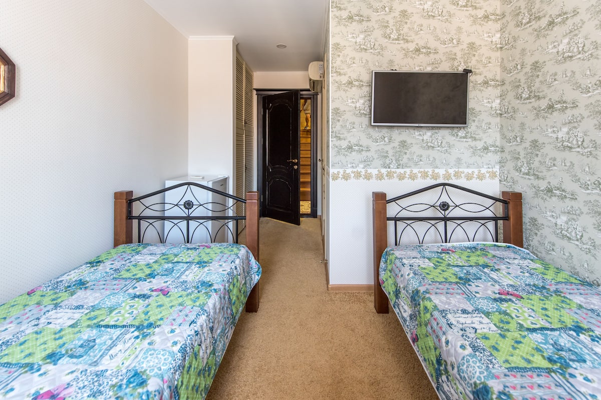 Free WiFi, bed sheets