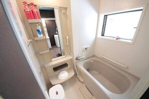 House, 2 Bedrooms, Non Smoking | Bathroom | Separate tub and shower, deep soaking tub, free toiletries, slippers - Villa Tonaya (Kyoto)
