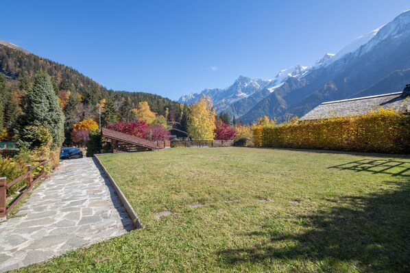 Property grounds - Appartement Beauregard 1, Les Houches (Chamonix), France (Les Houches (Chamonix))
