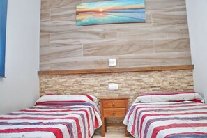 2 bedrooms, iron/ironing board, WiFi, bed sheets - Bungalow for 4 people with free Wi-Fi (CONIL DE LA FRONTERA)