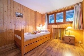 7 quartos, ferros/tábuas de passar roupa, Wi-Fi de cortesia