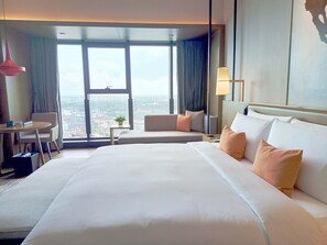 Minibar, coffres-forts dans les chambres, bureau