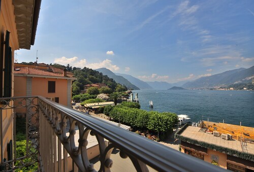 LISZT HOME by KlabHouse-modern 3BR Lakefront w/Terrace & AC