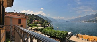 LISZT HOME by KlabHouse-modern 3BR Lakefront w/Terrace & AC
