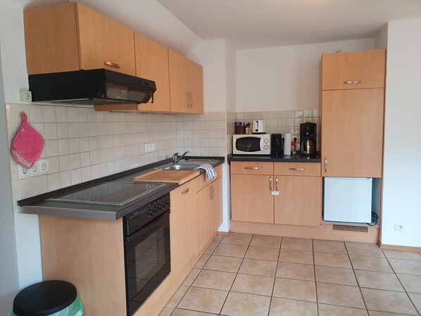 Køleskab, mikrobølgeovn, ovn, opvaskemaskine