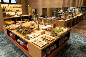 Desayuno buffet diario (JPY 3300 por persona)