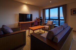 Deluxe Room | Premium bedding, in-room safe, blackout drapes, soundproofing