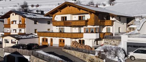 Esterni
