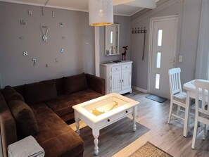 Unclassified image, 4 of 19, button