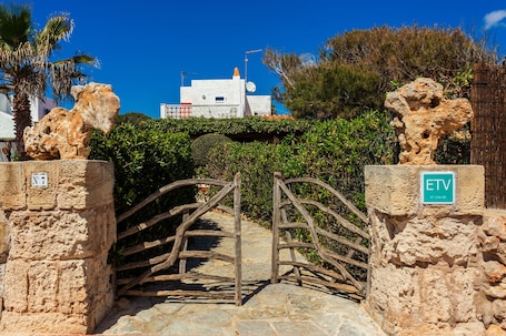 Enceinte de l’hébergement. Maison de vacances avec jardin en bord de mer - Villa Buena Ventura