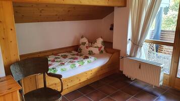 1 bedroom, internet, bed sheets
