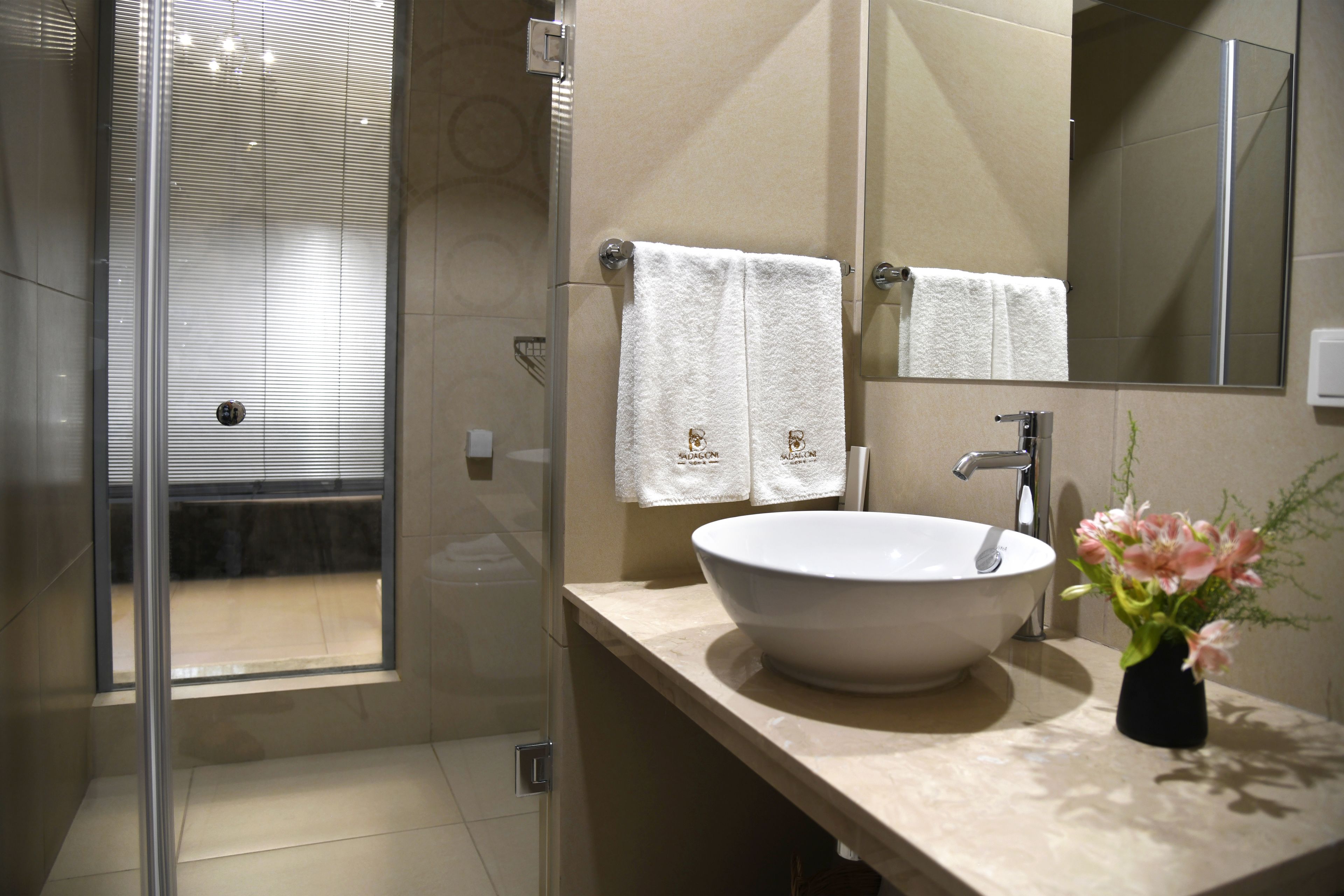 economy twin room, ground floor | bathroom | shower, free toiletries, hair dryer, bathrobes