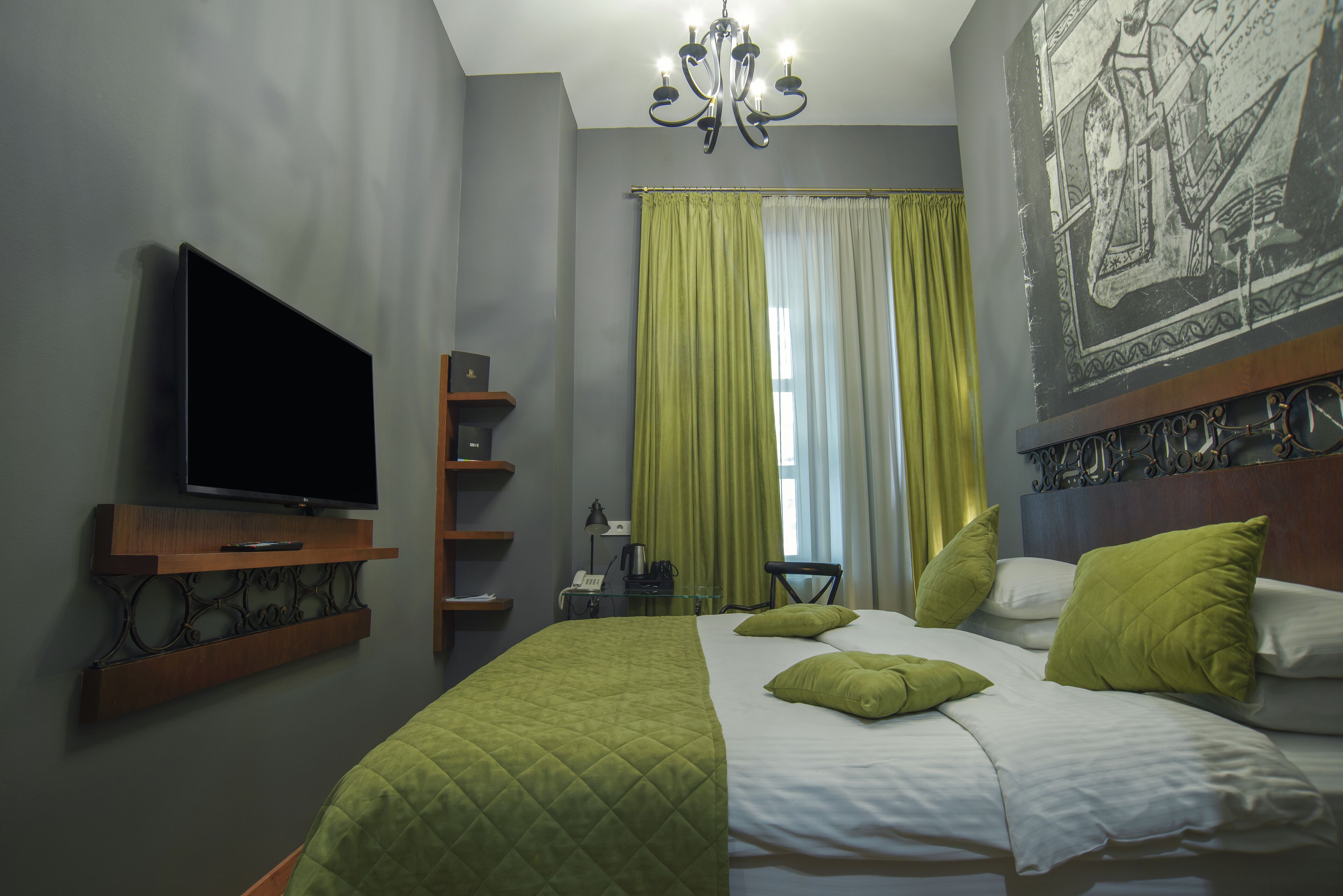 standard double or twin room | 1 bedroom, minibar, in-room safe, desk