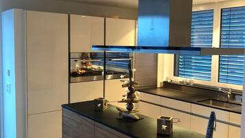 Réfrigérateur, four, plaque de cuisson, lave-vaisselle