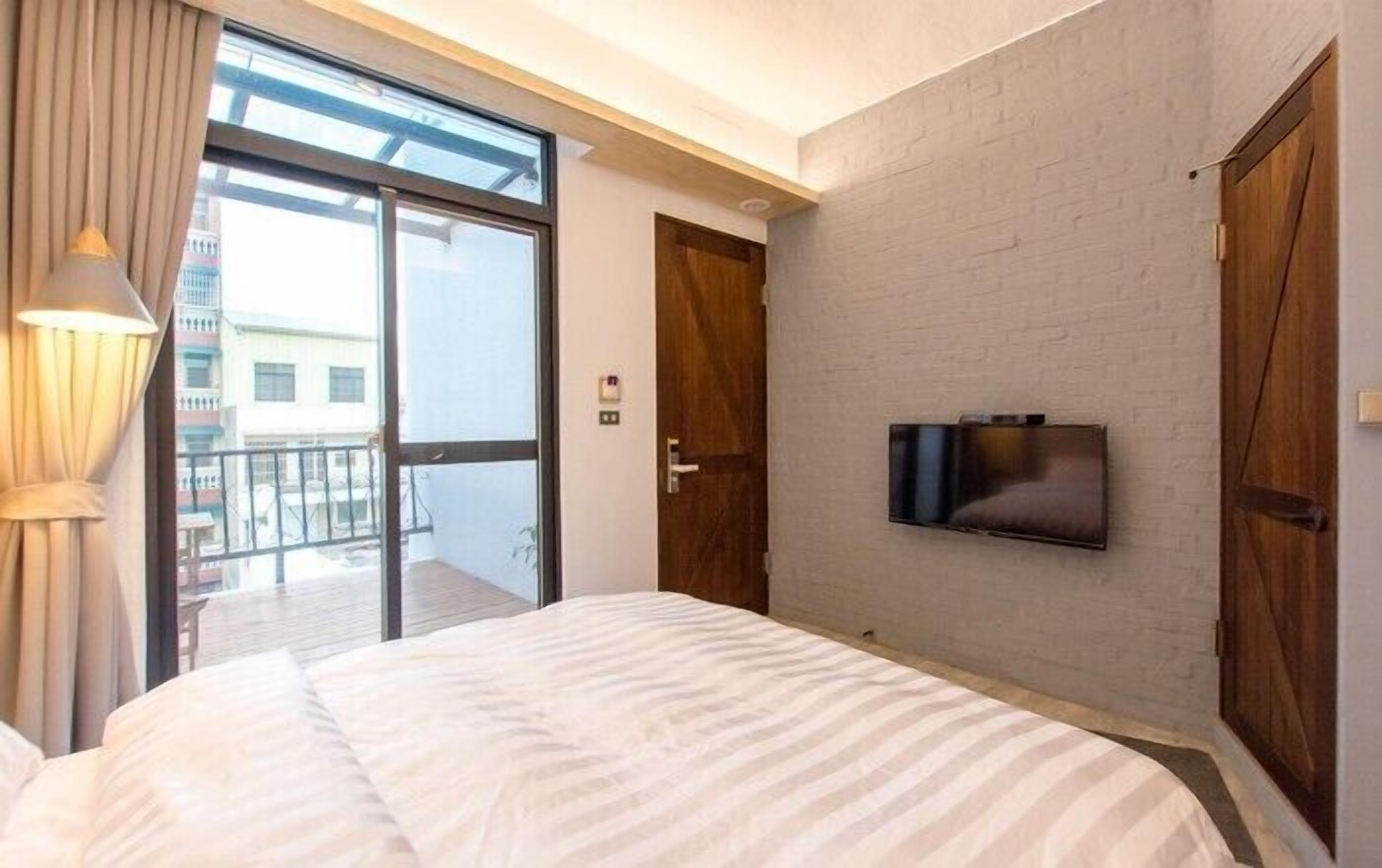 Desk, blackout curtains, soundproofing, rollaway beds