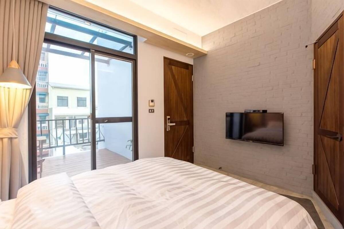 Desk, blackout curtains, soundproofing, rollaway beds