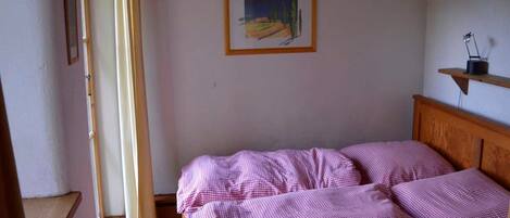 2 bedrooms, bed sheets