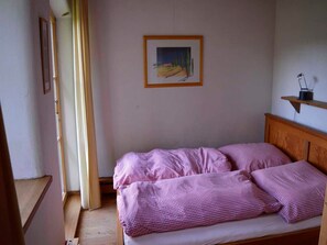 2 bedrooms, bed sheets