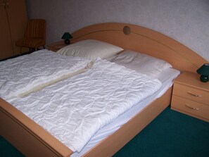 2 bedrooms, travel cot