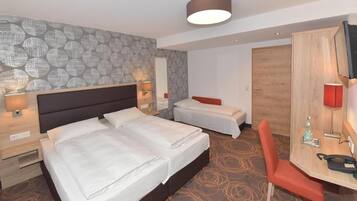 Ropa de cama hipoalergénica, escritorio, insonorización y wifi gratis