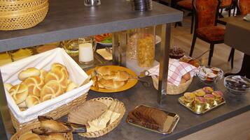 Desayuno buffet (EUR 10 por persona)