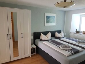 2 Schlafzimmer, Reisekinderbett, WLAN, Bettwäsche