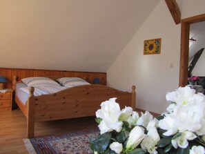 2 bedrooms, travel cot, WiFi, bed sheets - Apartment Altstadtblick - Apartment (Teterow)