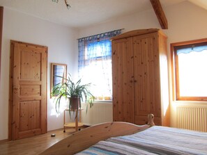 2 bedrooms, travel cot, WiFi, bed sheets - Apartment Altstadtblick - Apartment (Teterow)