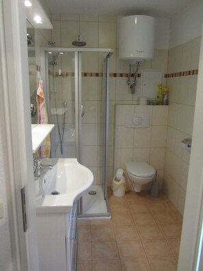 Ducha, jabón, papel higiénico