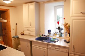 Kühlschrank, Mikrowelle, Ofen, Geschirrspüler