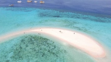 Pantai di sekitar