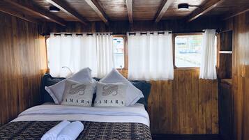 Egyptian cotton sheets, premium bedding, memory-foam beds, desk