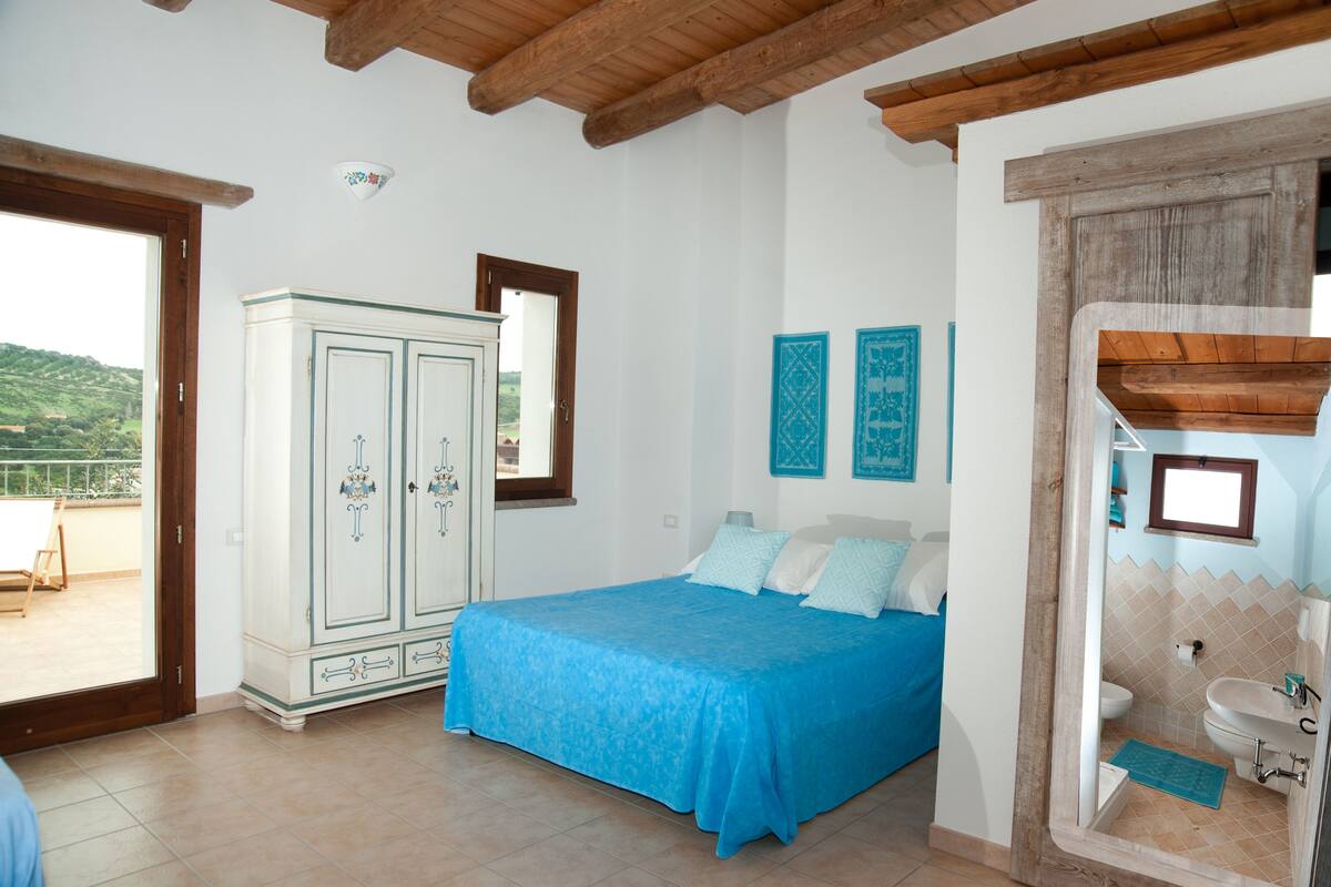 Habitación cuádruple familiar, baño privado | Wifi gratis y ropa de cama