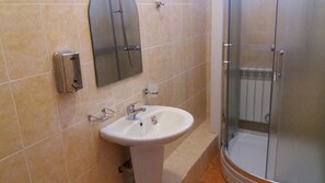Shower, hair dryer, towels - Nursat Guest House (Astana)