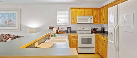 Een vaatwasser, een koffiezetapparaat/waterkoker