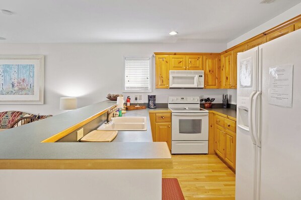 غسالة أطباق، ماكينة لصنع القهوة/الشاي، مستلزمات طهي/أطباق/أوعية