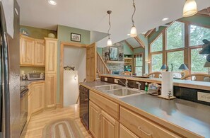 Dishwasher, coffee/tea maker, cookware/dishes/utensils, dining tables