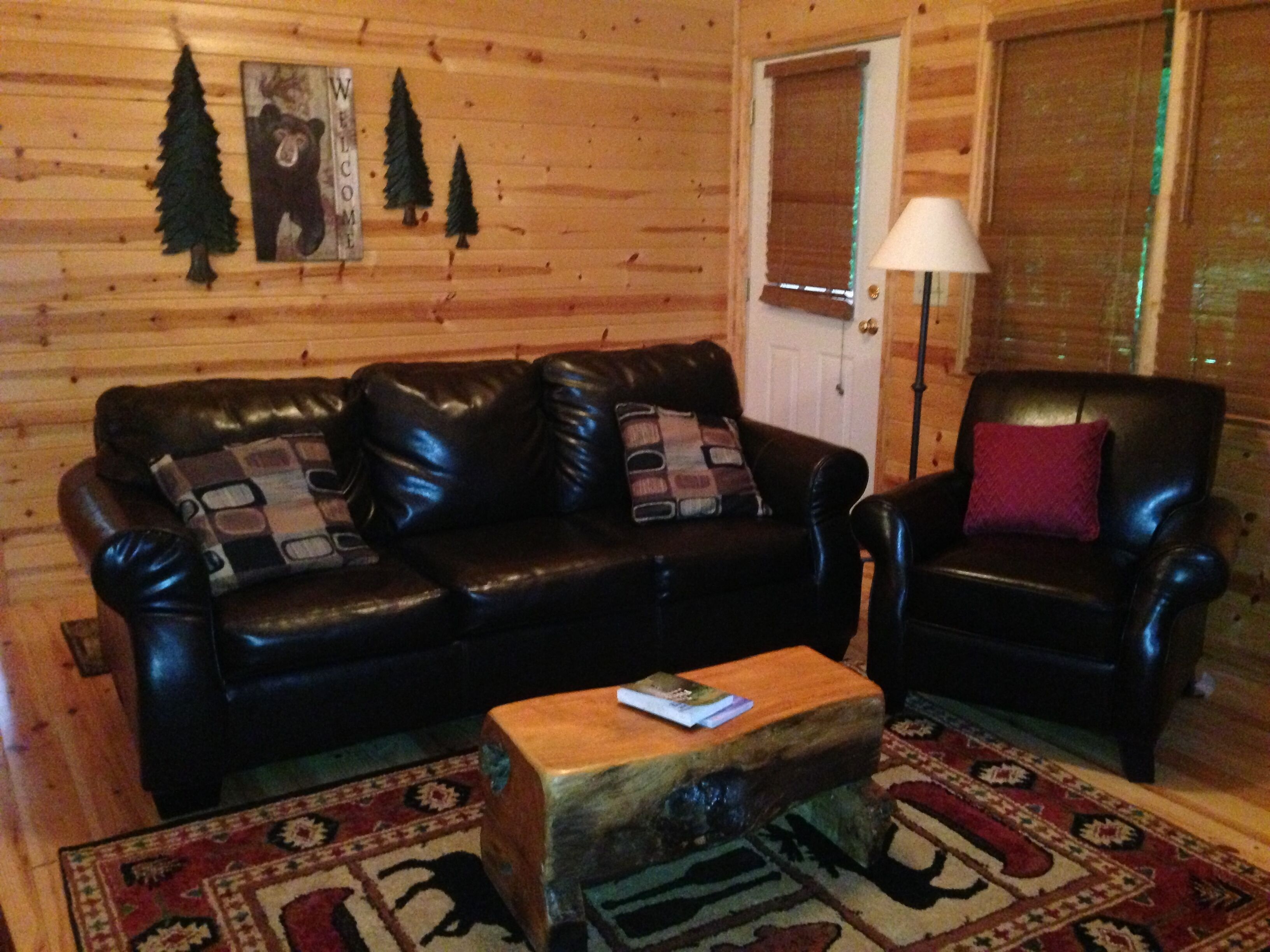 Big Bear Cabin - Enjoy a peaceful mountain getaway!
